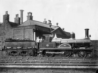 Dampflokomotive Nr. 14 der North Staffordshire Railway und ihr Tender, um 1875