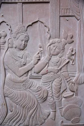 Relief, das den hinduistischen Gott Krishna mit seiner Stiefmutter Yashodha darstellt. Indien