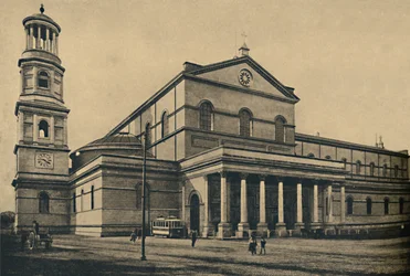 Rom - Seitenportikus und Glockenturm der Basilika St. Paul vor den Mauern, 1910