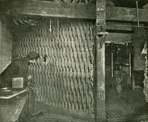 Seilschutzschirm zum Schutz beim Pressen von Sprengstoff-Baumwolle, 1901
