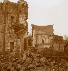 Zerstörte Kirche, Trésauvaux, Nordfrankreich, ca. 1914-1918
