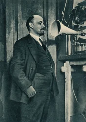 Russischer Bolschewikenführer Wladimir Lenin bei einer Radioaufnahme im Kreml, Moskau, Russland, 1919