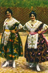 Spanische Frauen in traditioneller Tracht, um 1928