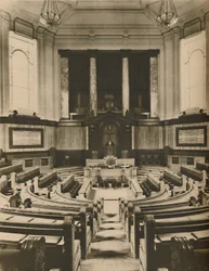 Prächtiger Saal für die Beratungen der Mitglieder des London County Council, ca. 1935