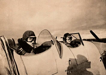 Start zu einem Schulungsflug in einer Miles Magister. Der Schüler sitzt im hinteren Cockpit, 1940