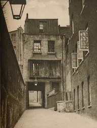 Strand Lane und der Eingang zum Römischen Bad, ca. 1935