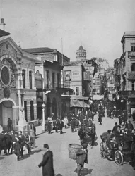 Straßenansicht in Galata vom Ende der Brücke aus, Konstantinopel, 1913