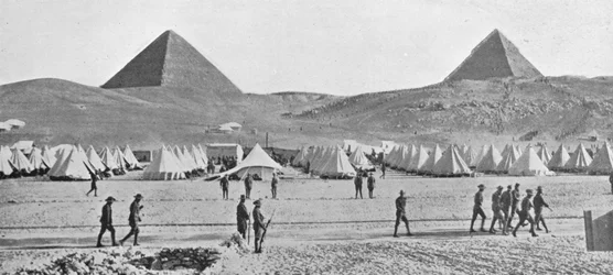 Die australischen Truppen in Ägypten lagern in der Nähe der Pyramiden, 1914