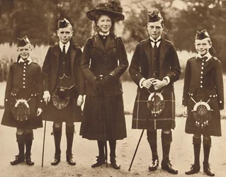 Die Kinder von König Georg V. und Königin Mary, um 1910, 1937.