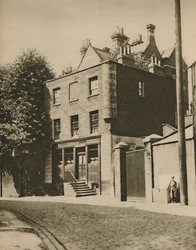 Der Grenadier in Wilton Mews, wo Kutscher nicht mehr trinken, ca. 1935