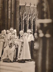Die Inthronisierung Seiner Majestät, die gekrönt und mit Zepter dargestellt ist, 1937
