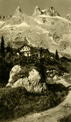Die Lindauer Hütte am Fuße der Drei Türme, Österreich, ca. 1935
