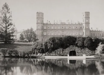 Die Hauptfassade des Palastes in Gattschina, 1870er-1880er Jahre