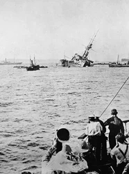 Die Majestic sinkt nach Torpedierung durch ein feindliches U-Boot, 1915