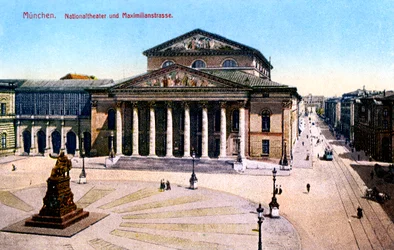 Das Nationaltheater und die Maximilianstraße, München, Deutschland