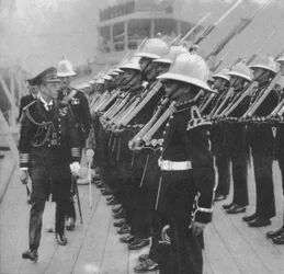 Der Prinz von Wales inspiziert Marinesoldaten in Portsmouth, Hampshire, 1921