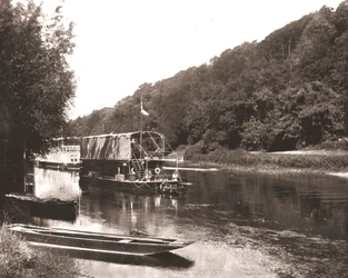 Die Themse unter Cliveden Wood, Berkshire