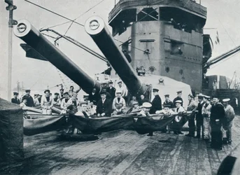 Die großen Kanonen der HMS New Zealand, ca. 1914