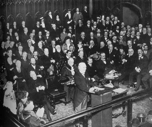 Der Start des Kriegskredits, 1915
