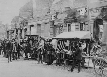 Der Markt in den Ruinen von Hohenstein, Ostpreußen, Erster Weltkrieg