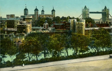 Tower Bridge und der Tower of London, ca. 1910