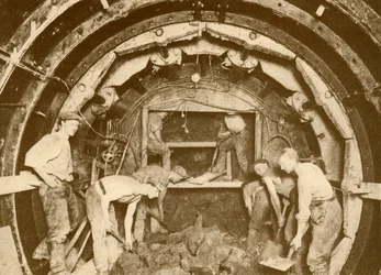 Röhrentunnel-Ausgrabung mittels Greathead-Bohrschild, um 1930