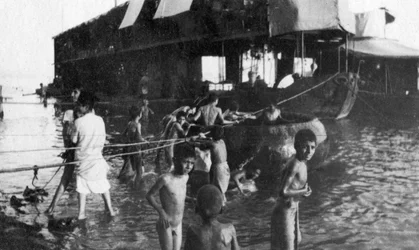 Zweidecker-Barke zum Transport britischer Truppen den Tigris hinauf von Amarah nach Bagdad