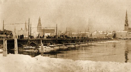 Ansicht der schwimmenden Brücke über die Dwina, Riga, Lettland, 1915