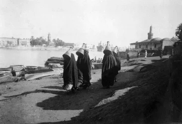 Frauen Wasserträger, Tigris Fluss, Bagdad, Irak, 1917-1919