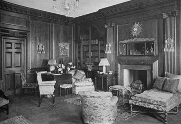 Holzarbeiten aus einem alten englischen Raum in der Bibliothek, Haus von Miss Anne Morgan, New York City, 1924