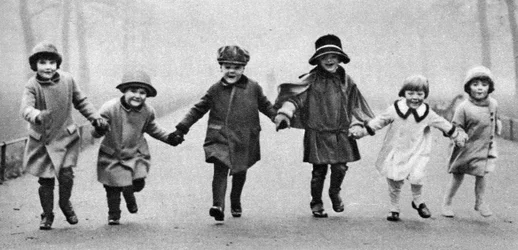 Kleine Kinder im Hyde Park, London, 1926-1927