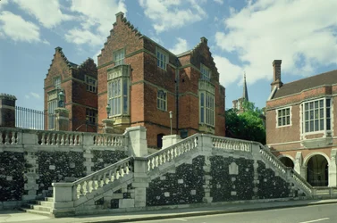 Außenansicht der Harrow School, Middlesex