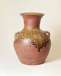 Krug aus der Han-Dynastie (206 v. Chr.-220 n. Chr.). Proto-Porzellan