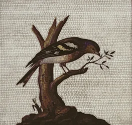 Römisches Mosaik eines Vogels in einem Baum