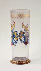 Stangenglas mit heraldischer Dekoration, Silbervergoldung, wahrscheinlich Süddeutsch, 1562