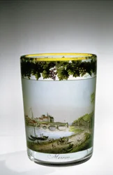 Becher emailliert mit einer Ansicht von Meissen von Samuel Mohn, deutsch, frühes 19. Jahrhundert