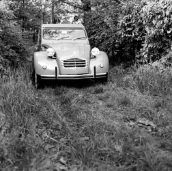 Eine Familie reist in ihrem Citroën 2CV, Monza