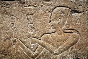 Cesarion bringt Horus und Isis Opfergaben (Detail)