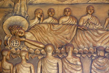 Chua Thiep Long buddhistischer Tempel. Liegender Buddha. Nach 45 Jahren des Lehrens des Dharma ging der Buddha ins Parinirvana ein. Statue. Thay Ninh, Vietnam