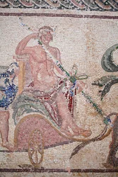 (Detail) Der Triumph des Dionysos - Rückkehr des Gottes von einem Feldzug nach Indien - Dionysos sitzt auf einem von zwei Panthern gezogenen Wagen - Paphos-Mosaiken, Haus des Dionysos, Ende des 2. Jahrhunderts n. Chr. - Zypern