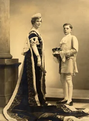 Herzogin Evelyn und Michael Baillie bei der Krönung von George VI, von Speight Ltd