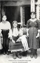 Griechenland, Mazedonien: Porträt einer mazedonischen Familie - Postkarte 1914-1918