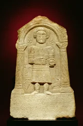 Marmorne Grabstele mit griechischer Inschrift, römisch, 3. Jahrhundert v. Chr.