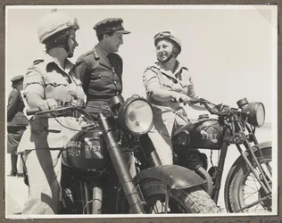 Fotografie aus einem Album mit 65 Fotografien, die sich auf den Auxiliary Territorial Service und die britischen Streitkräfte im Nahen Osten beziehen