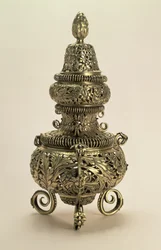 Vergoldetes Silber-Räuchergefäß mit Piqué-Arbeit, von Meister I.B., London