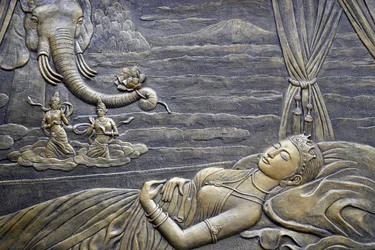 Tinh Xa Ngoc Chau buddhistischer Tempel, Das Leben des Buddha, Siddhartha Gautama, Buddhas Mutter Maya träumt von dem weißen Elefanten, der in ihren Schoß eintritt, Chau Doc, Vietnam, 2018 (Foto)