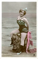 Frau im Badeanzug, ca. frühe 1900er (Postkarte)