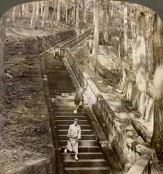 Antike Steintreppe zum Grab des Shogun Ieyasu, Nikko, Japan, 1904