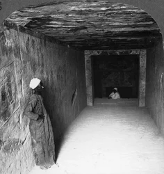 Absteigende Galerie im Grab von Sethos I., Theben, Ägypten, 1905