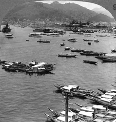 Blick nach Norden über Schiffe im Hafen von Nagasaki, Japan, 1904